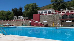 Seasonal outdoor pool - Casas de Alpedrinha (Fundao)