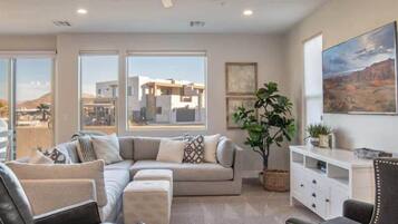 Tv, tv-spel, böcker och kontor