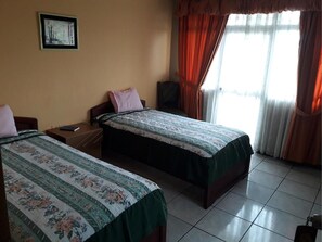Zweibettzimmer | Kostenloses WLAN, Bettwäsche