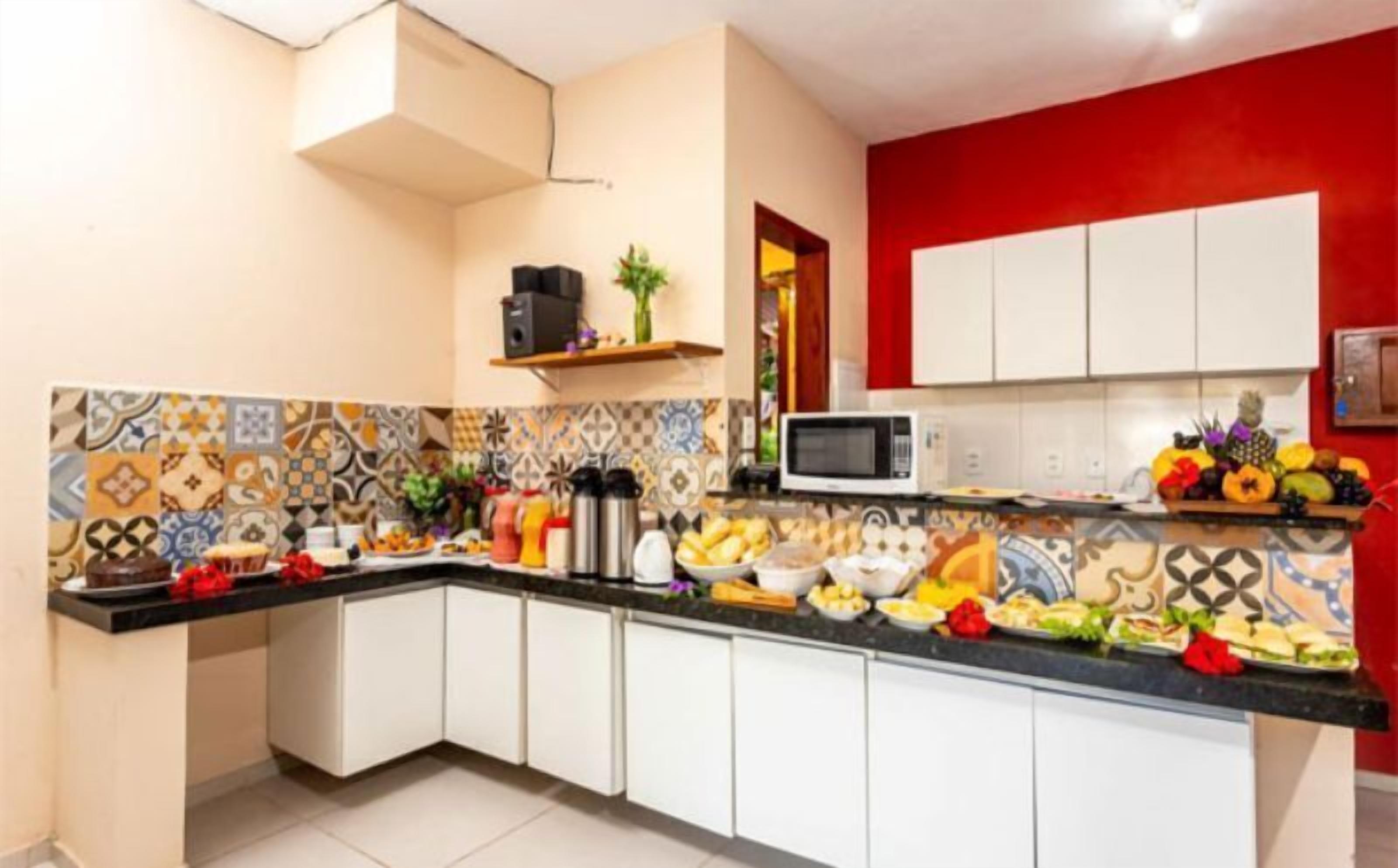 包含每日自助早餐