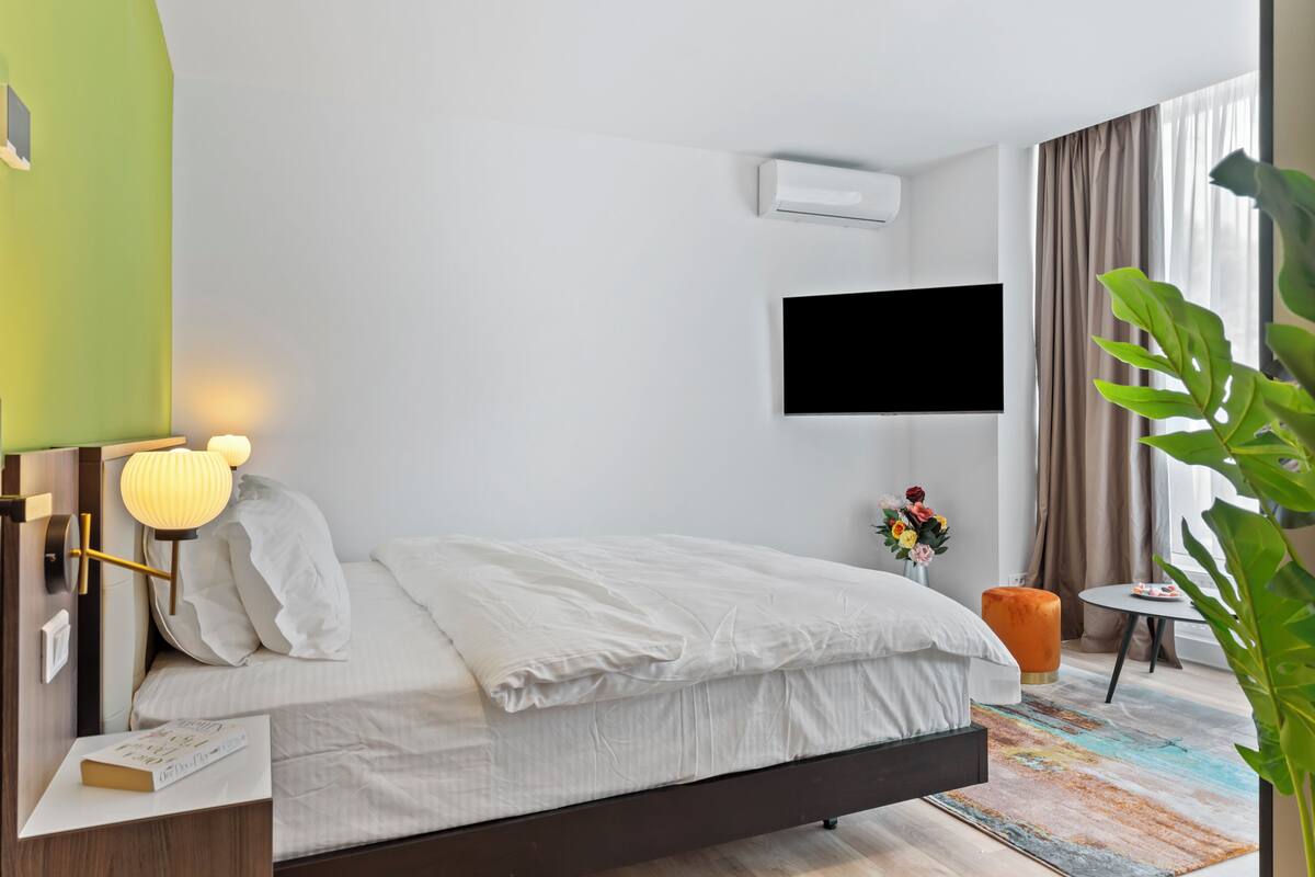 Studio Deluks | Seprai premium, selimut bulu angsa, bantalan ekstra lembut, dan brankas