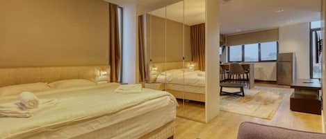 1 bedroom, premium bedding, down comforters, pillowtop beds