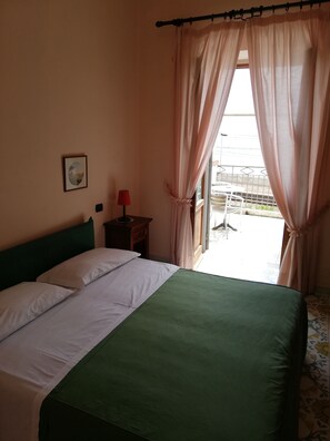 Double Room (206) | Bed sheets - Hotel Sibilla Residence (Pozzuoli)
