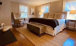 Luxury Room (23) | Minibar, individually decorated, individually furnished - Roger Sherman Inn (New Canaan)