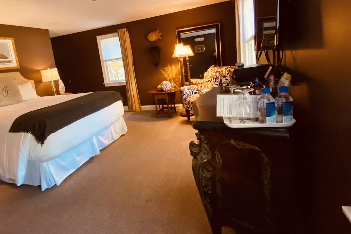 Minibar, decoración personalizada y muebles diferentes