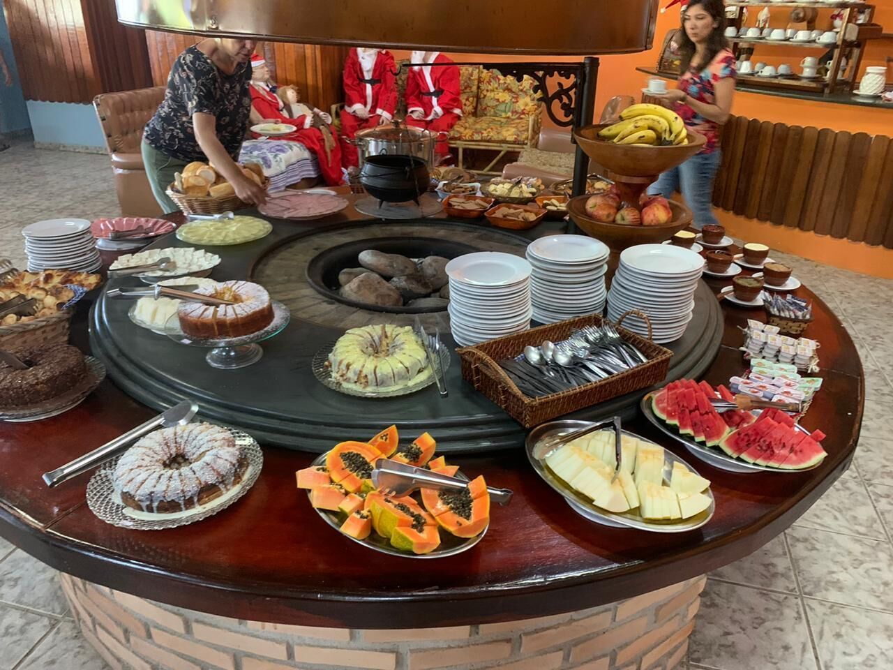 Café da manhã com buffet grátis todos os dias