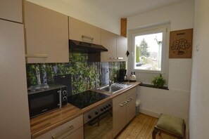 冰箱、微波炉、烤箱、炉灶