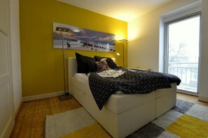 2 slaapkamers, een strijkplank/strijkijzer, reisbedje, gratis wifi