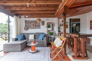 Smart TV - Casa de las Dos Palmas (El Peñol)