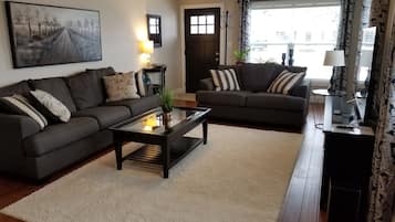 Smart TV, music library, video library, stereo