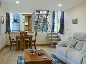 TV, smart speakers - Bluebell Barn is a perfect hideaway for a week or long weekend. (Okehampton)