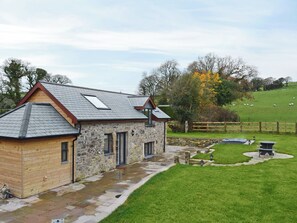 Exterior - Bluebell Barn is a perfect hideaway for a week or long weekend. (Okehampton)