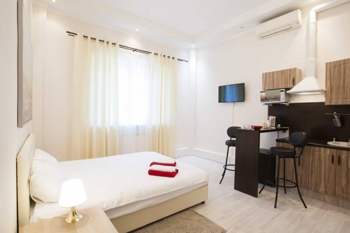 Comfort-Doppelzimmer | Hochwertige Bettwaren, Schreibtisch, laptopgeeigneter Arbeitsplatz