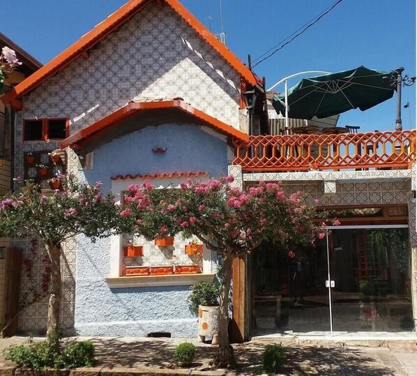 Fachada de la propiedad