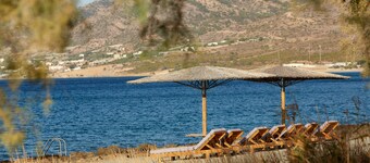 Sea-front condo in luxury contemporary villa