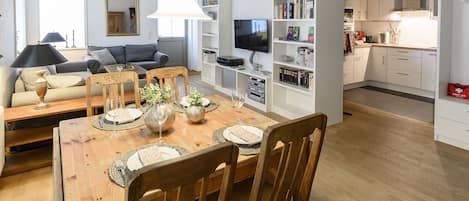 Apartment, 1 Bedroom | In-room dining