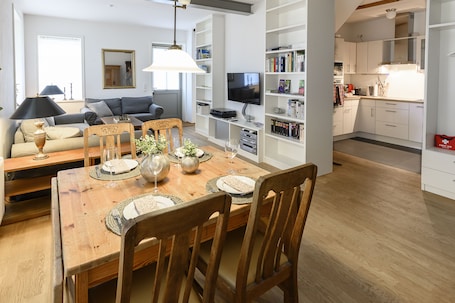 Apartment, 1 Bedroom | In-room dining