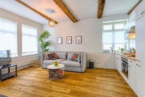 Apartment, Ground Floor | Living area | TV - Altstadt Apartments Verden - Strukturstraße (Verden)