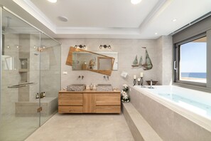 Baignoire, baignoire à remous, articles de toilette écologiques
