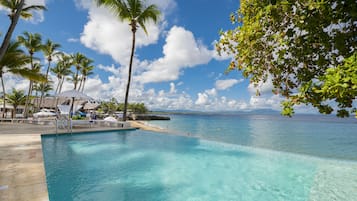 2 outdoor pools