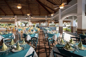5 restaurants, breakfast served