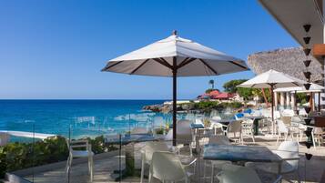 5 restaurants, breakfast served