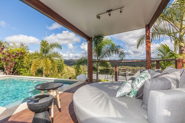 Alberca al aire libre y alberca climatizada