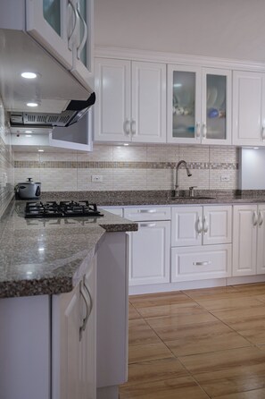 Full-sized fridge, microwave, oven, toaster - Three House Hostel Boutique (Filandia)