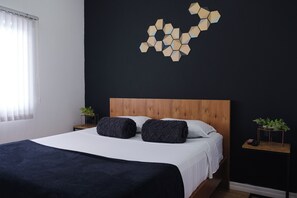 Deluxe Double Room | Premium bedding, pillow-top beds, individually decorated - Three House Hostel Boutique (Filandia)