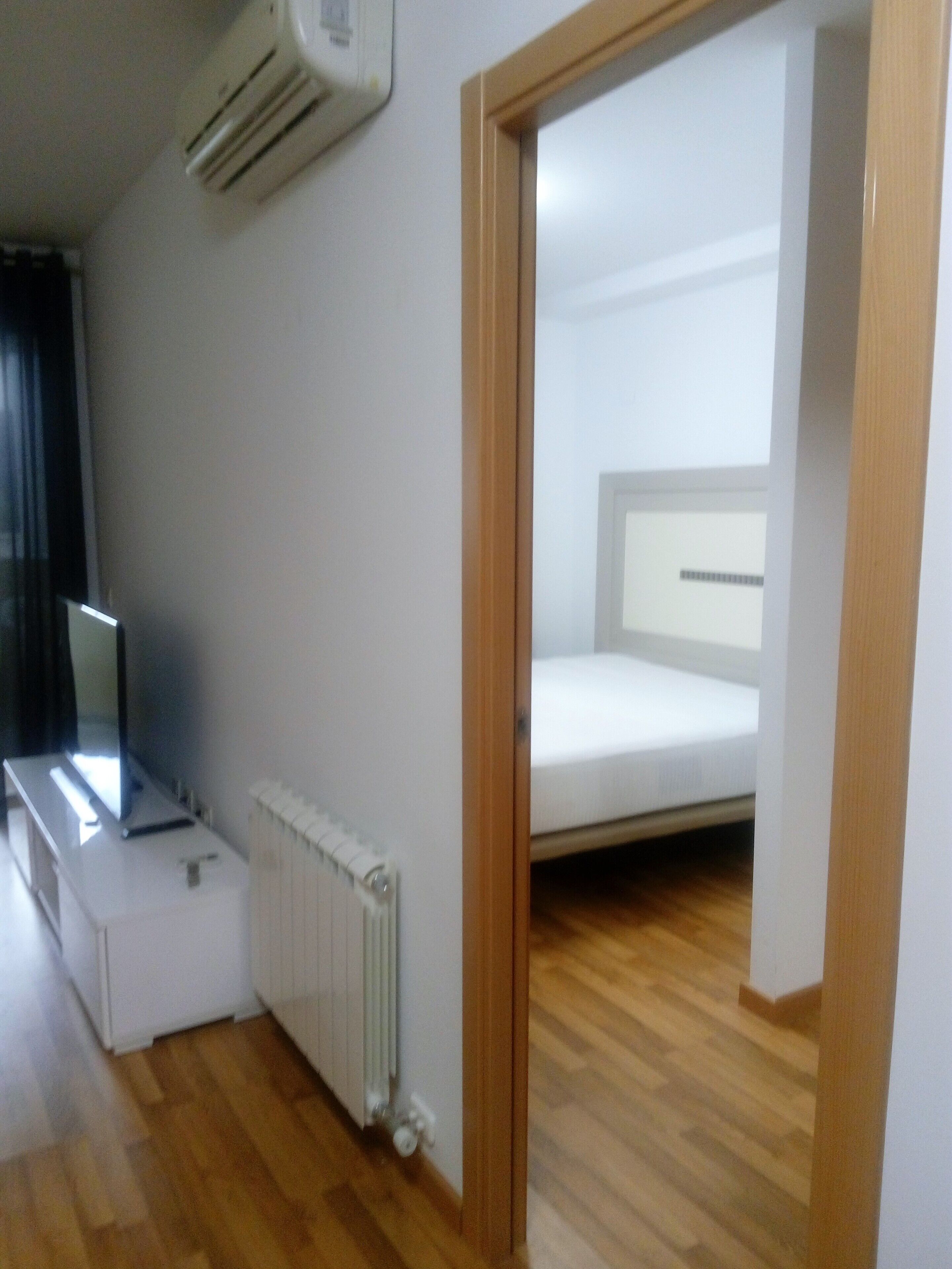 3 slaapkamers, een strijkplank/strijkijzer, wifi, beddengoed