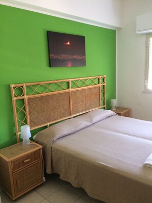 Superior Triple Room, Ensuite, Sea View (Stanza 3) | Free WiFi, bed sheets - Hotel Ristorante Il Triangolo (Augusta)
