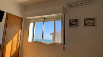Standard Triple Room, Sea View (Camera n. 2) | 1 bedroom, free WiFi, bed sheets