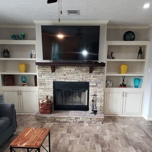 TV, fireplace, offices