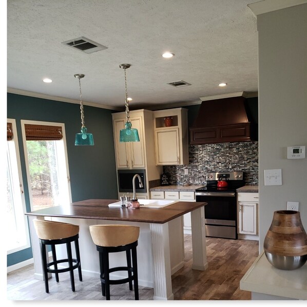 Blender, cookware/dishes/utensils, dining tables, kitchen islands