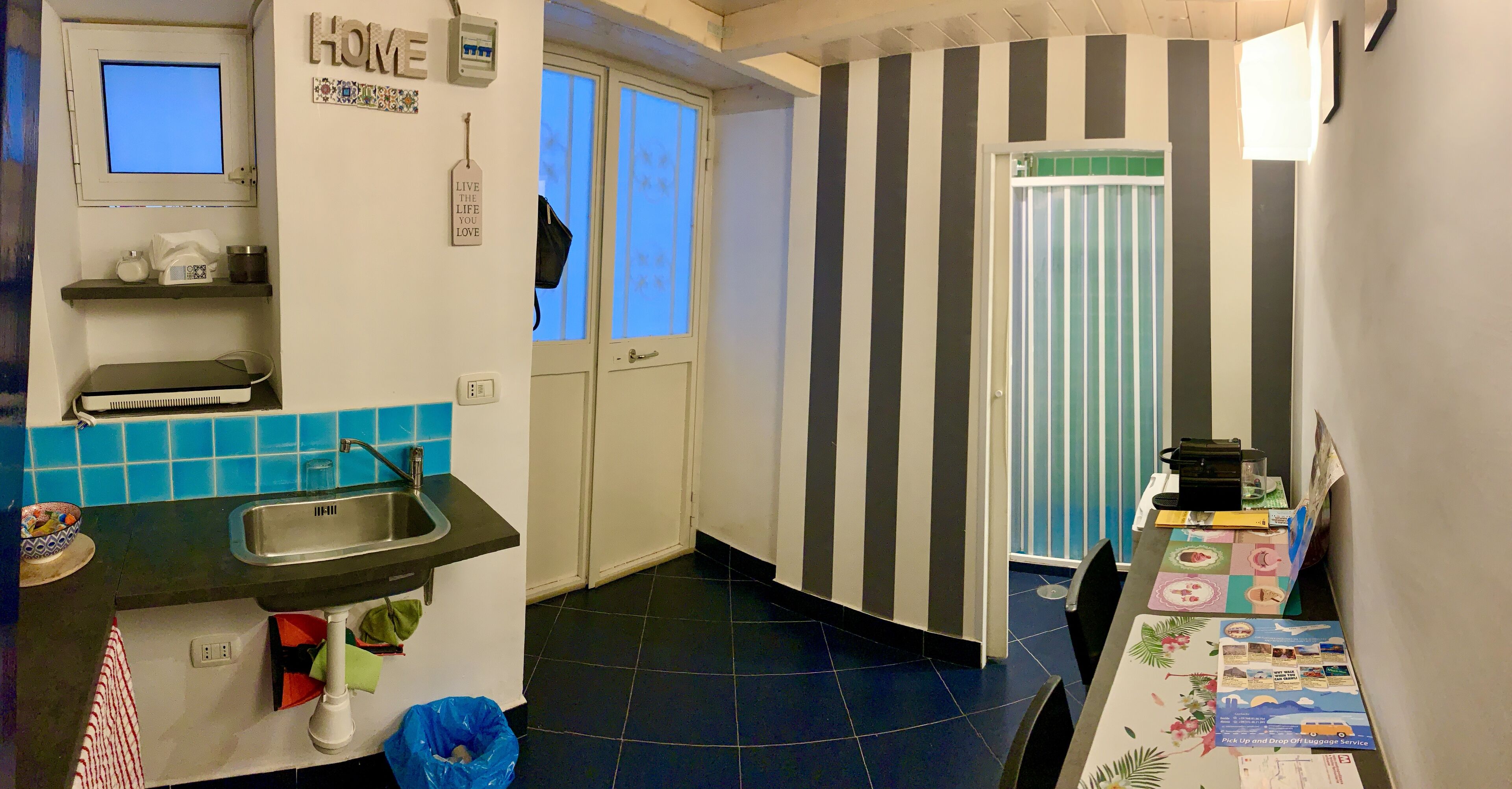 Wasserkocher mit Kaffee-/Teezubehör, Kochgeschirr/Geschirr/Besteck