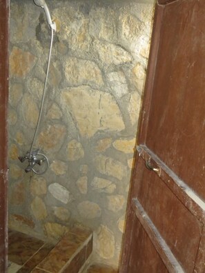 Bathroom shower - Al Nawatef Camp (Al-Qadisiya)