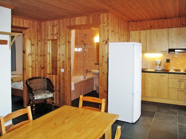 2 bedrooms, internet - Nice Apartment with parking and pets allowed (Surses)