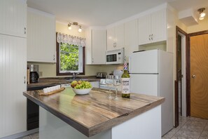 Chalet, 3 Schlafzimmer, Seeblick | Eigene Küche | Großer Kühlschrank, Mikrowelle, Ofen, Herdplatte