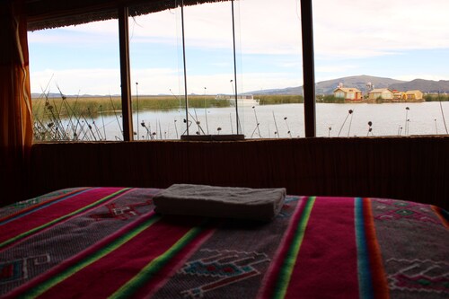 Titicaca Floating Lodge