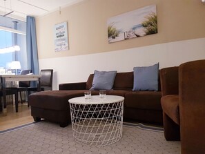 Fernseher, Bücher, Musikbibliothek, Stereoanlage