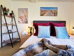 Private 3 Bedroom Duplex | 3 bedrooms, iron/ironing board, free WiFi, bed sheets