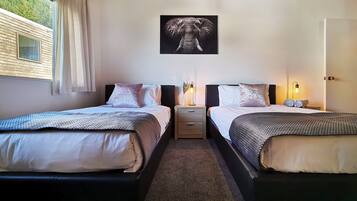 Private 3 Bedroom Duplex | 3 bedrooms, iron/ironing board, free WiFi, bed sheets