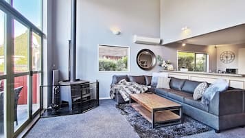 Private 3 Bedroom Duplex | Living area | Flat-screen TV, Netflix, streaming services