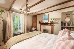 4 bedrooms, WiFi, bed sheets