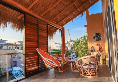 WATERFRONT PENTHOUSE 75m2 WITH PRIVATE PALAPA TERRACE- INFINITY POOL