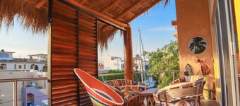 WATERFRONT PENTHOUSE 75m2 WITH PRIVATE PALAPA TERRACE- INFINITY POOL