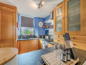 Oven, dishwasher, high chair, freezer - 2 bedroom accommodation in Windermere (Windermere)