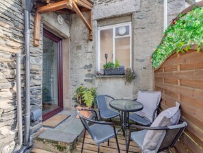 Outdoor dining - 2 bedroom accommodation in Windermere (Windermere)