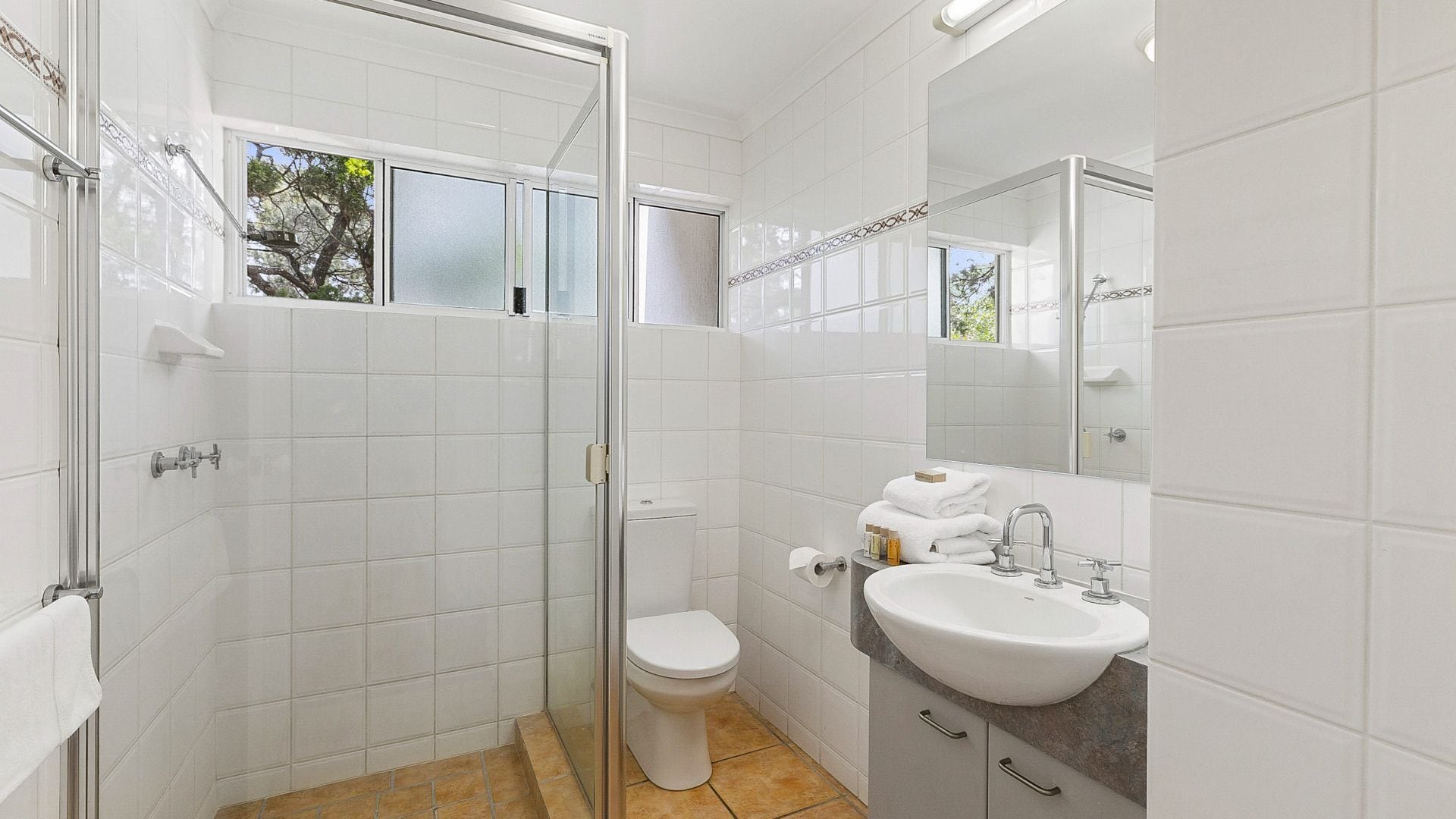 Impressive Views of Noosa - Unit 8 Taralla — image 17