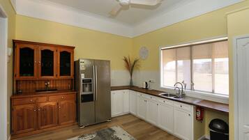 Mikroaaltouuni, uuni, liesi